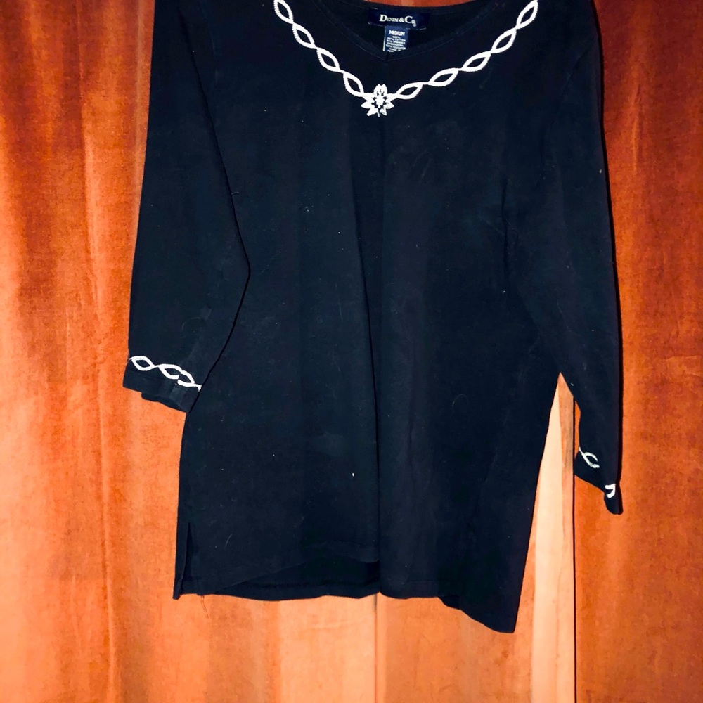 A soft black jersey top - Picture 2 of 4